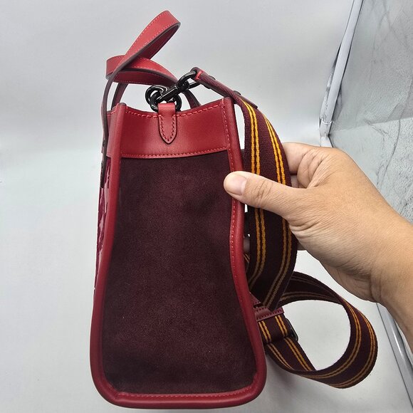 Coach Field Tote 22 with Horse and Carriage CD750 1941 Red - Picture 5 of 9